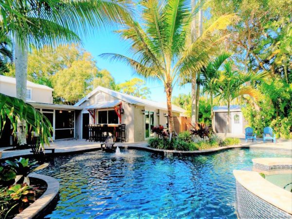 Bradenton Vacation Home Five Bedroom with Pool