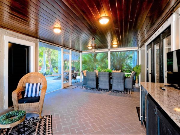 Bradenton Vacation Home Five Bedroom with Pool
