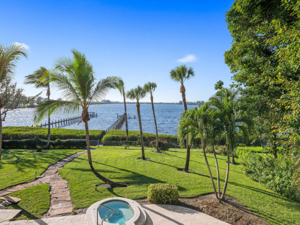 Bradenton Waterfront Oasis: Spacious Rental for 18 Guests
