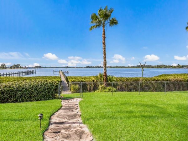 Bradenton Waterfront Oasis: Spacious Rental for 18 Guests
