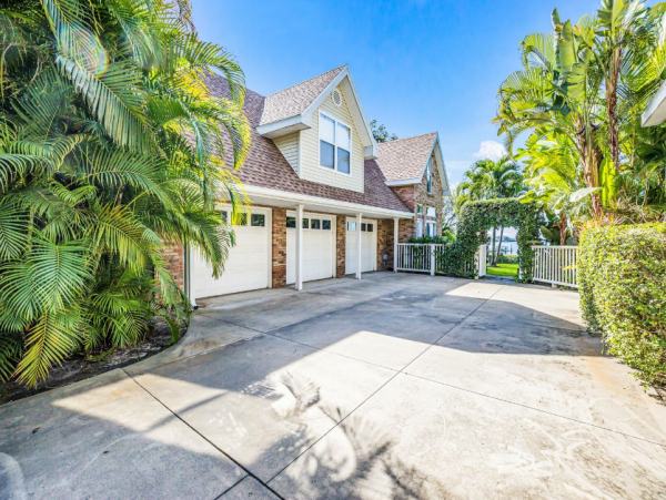Bradenton Waterfront Oasis: Spacious Rental for 18 Guests