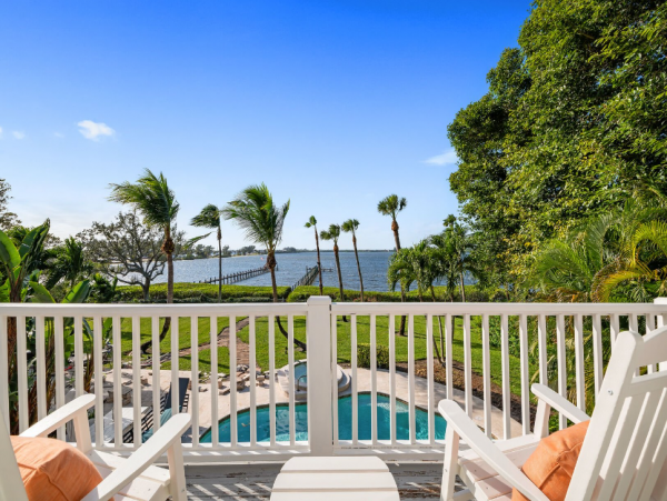 Bradenton Waterfront Oasis: Spacious Rental for 18 Guests