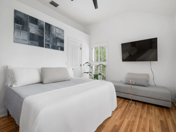 Bradenton Waterfront Oasis: Spacious Rental for 18 Guests