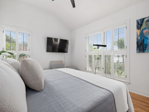 Bradenton Waterfront Oasis: Spacious Rental for 18 Guests
