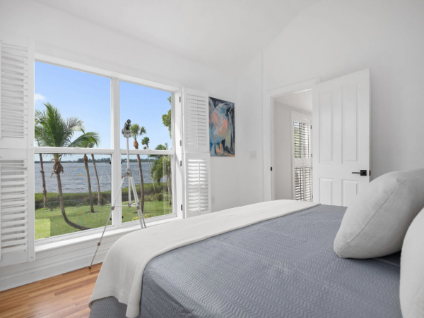 Bradenton Waterfront Oasis: Spacious Rental for 18 Guests