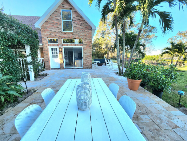 Bradenton Waterfront Oasis: Spacious Rental for 18 Guests