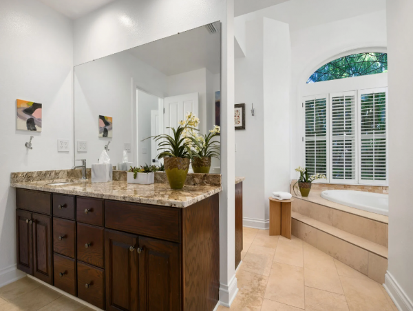 Bradenton Waterfront Oasis: Spacious Rental for 18 Guests