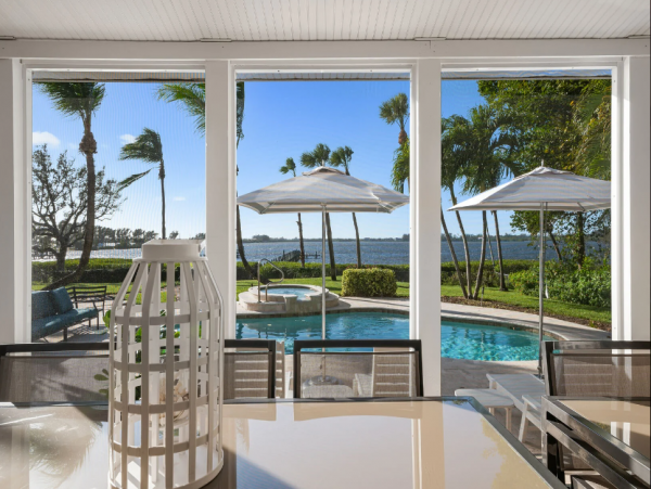 Bradenton Waterfront Oasis: Spacious Rental for 18 Guests