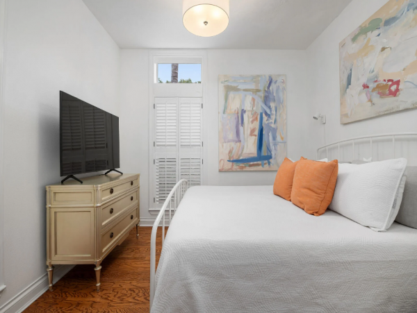 Bradenton Waterfront Oasis: Spacious Rental for 18 Guests