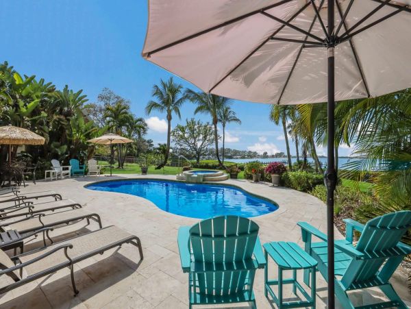Bradenton Waterfront Oasis: Spacious Rental for 18 Guests