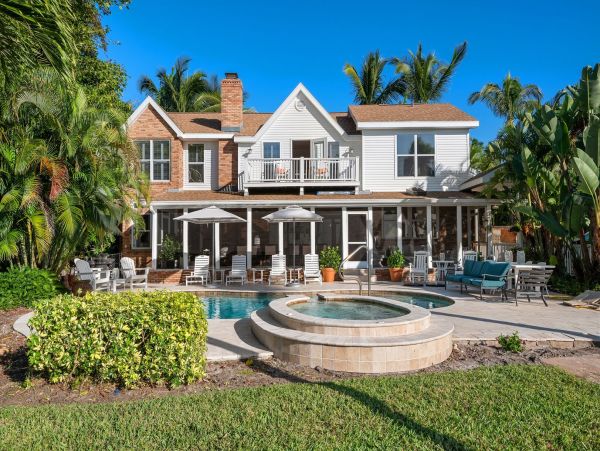 Bradenton Waterfront Oasis: Spacious Rental for 18 Guests