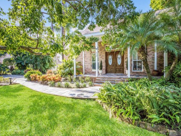 Bradenton Waterfront Oasis: Spacious Rental for 18 Guests