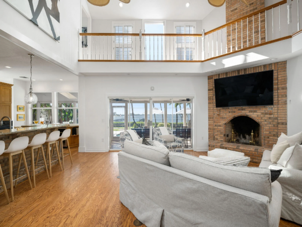 Bradenton Waterfront Oasis: Spacious Rental for 18 Guests