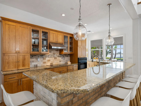 Bradenton Waterfront Oasis: Spacious Rental for 18 Guests