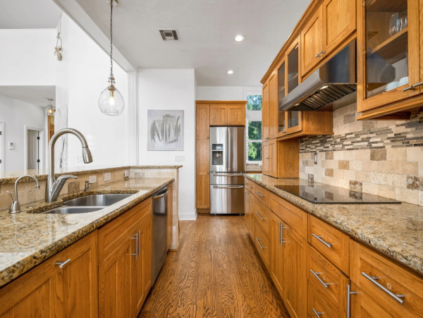 Bradenton Waterfront Oasis: Spacious Rental for 18 Guests