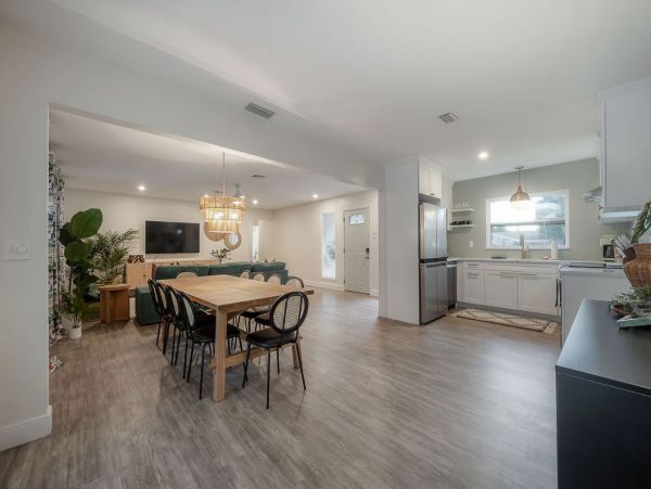 Clearwater Vacation Pool Home Sleeps 12 Guests