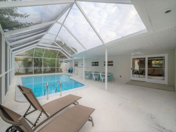 Clearwater Vacation Pool Home Sleeps 12 Guests