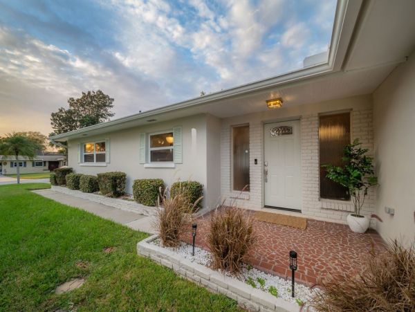 Clearwater Vacation Pool Home Sleeps 12 Guests