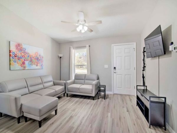 Ocala Charming Vacation Home Sleeps Six Guests