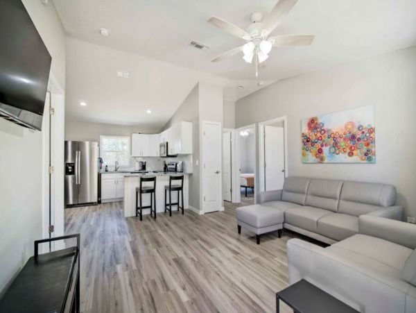 Ocala Charming Vacation Home Sleeps Six Guests