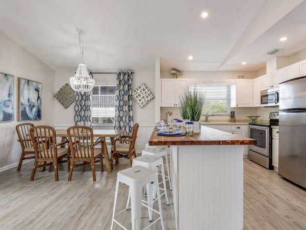 Only One Block to the Beach a Great Anna Maria Island Home