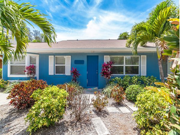 3 houses to beach