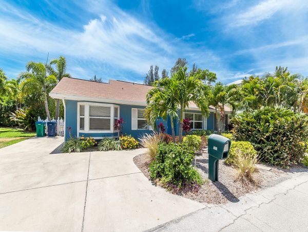 3 houses to beach