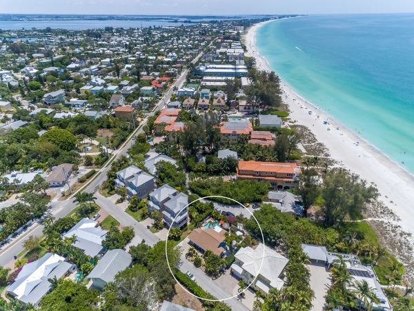 3 houses to beach