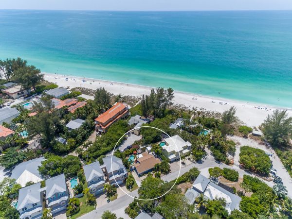3 houses to beach