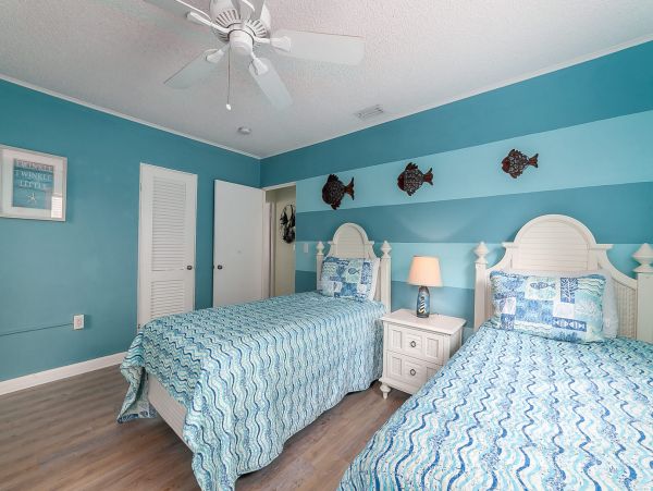 3 houses to beach