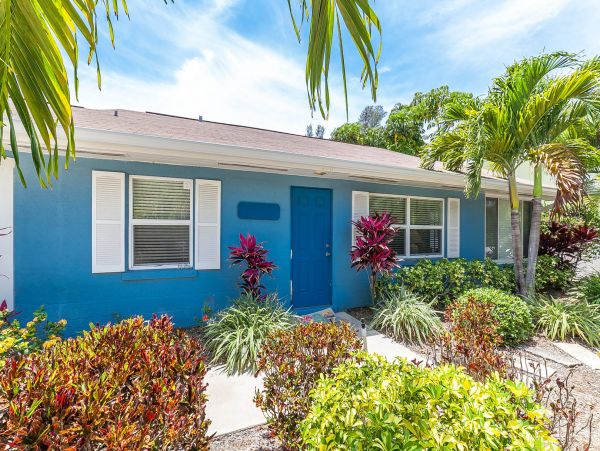 3 houses to beach
