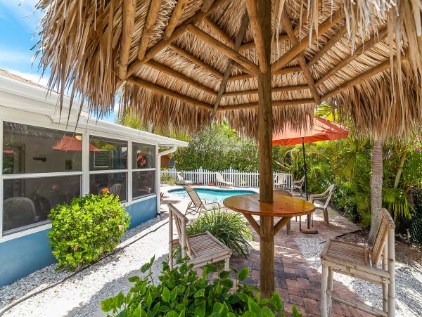 3 houses to beach