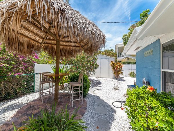 3 houses to beach
