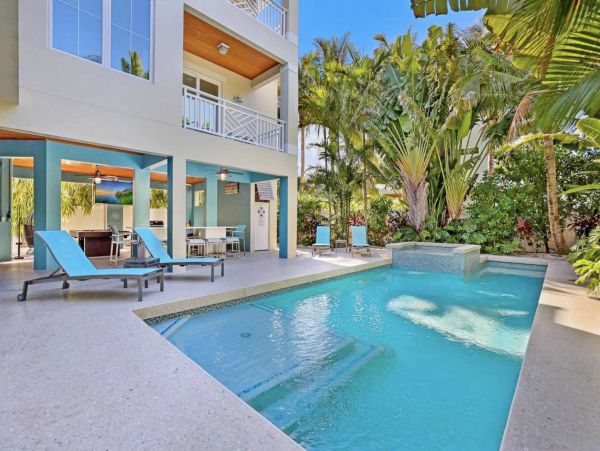 Stunning Luxurious Pool Home For Anna Maria Island North End Vacation Retreat
