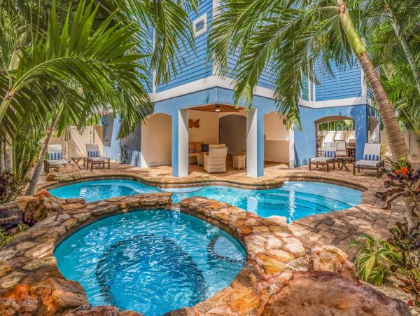 Luxury Vacation Home  Roof Top Deck, Pool, Spa Steps to Beach