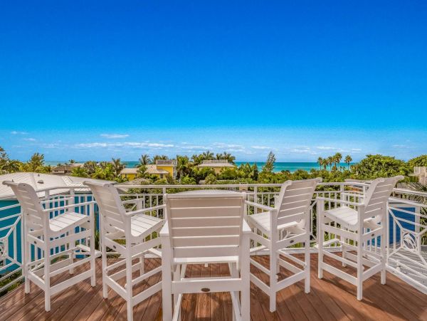 Luxury Vacation Home  Roof Top Deck, Pool, Spa Steps to Beach