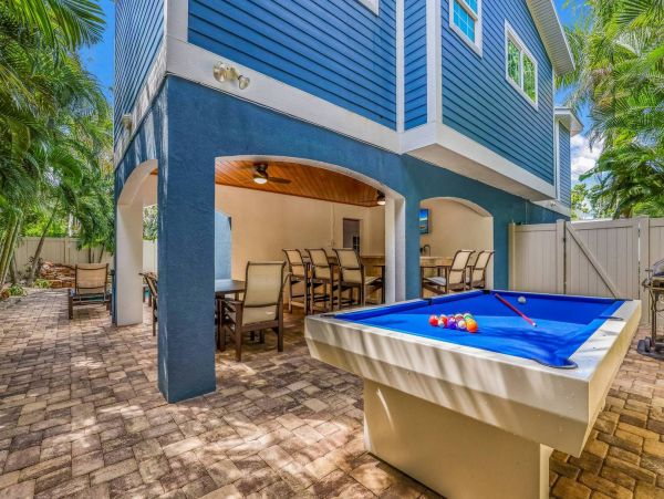 Luxury Vacation Home  Roof Top Deck, Pool, Spa Steps to Beach