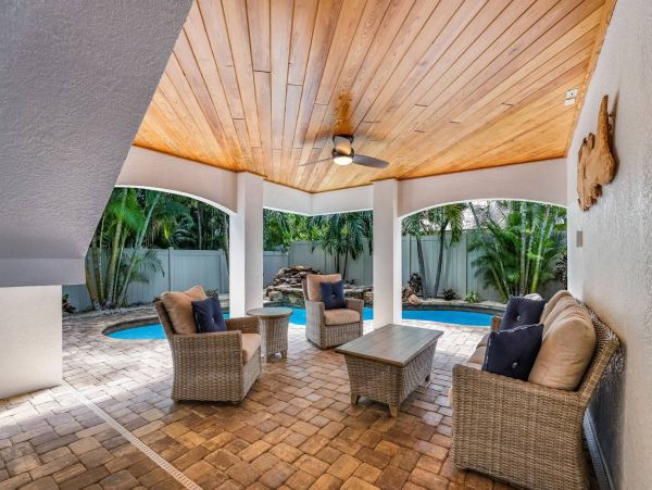 Luxury Vacation Home  Roof Top Deck, Pool, Spa Steps to Beach