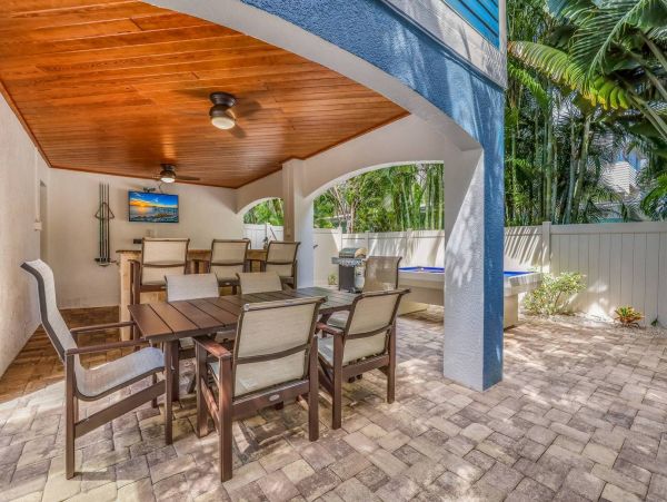 Luxury Vacation Home  Roof Top Deck, Pool, Spa Steps to Beach