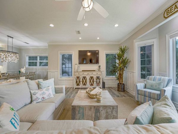 Luxury Vacation Home  Roof Top Deck, Pool, Spa Steps to Beach