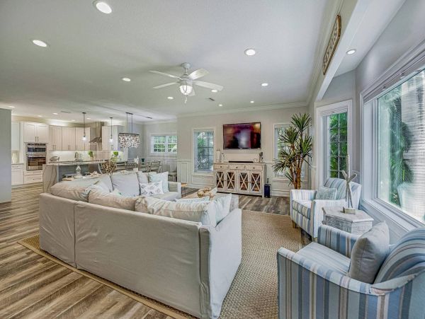 Luxury Vacation Home  Roof Top Deck, Pool, Spa Steps to Beach