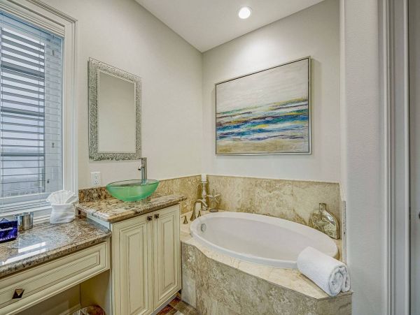 Luxury Vacation Home  Roof Top Deck, Pool, Spa Steps to Beach