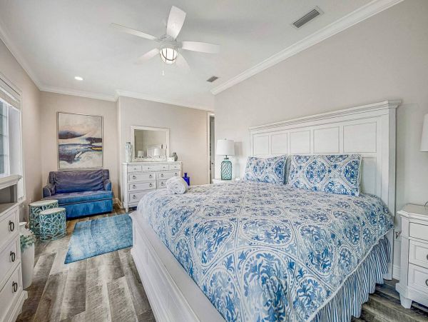Luxury Vacation Home  Roof Top Deck, Pool, Spa Steps to Beach
