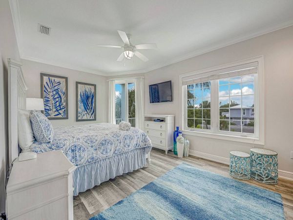 Luxury Vacation Home  Roof Top Deck, Pool, Spa Steps to Beach