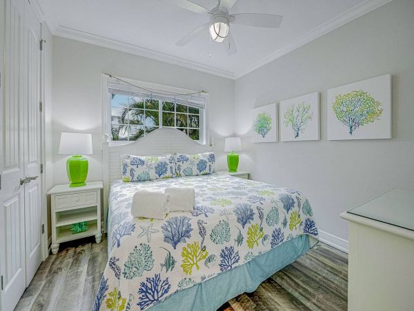 Luxury Vacation Home  Roof Top Deck, Pool, Spa Steps to Beach