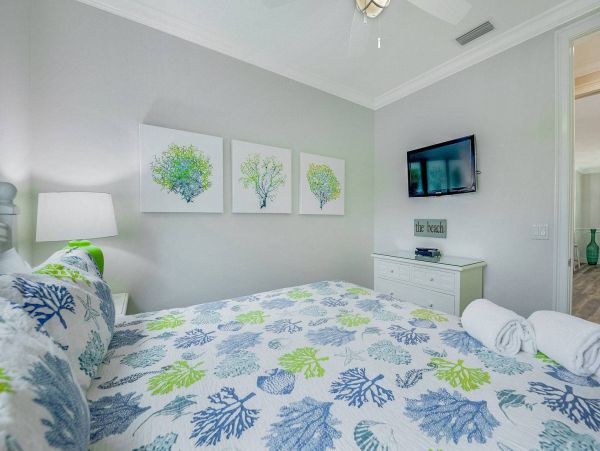 Luxury Vacation Home  Roof Top Deck, Pool, Spa Steps to Beach