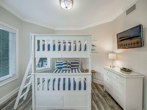 Luxury Vacation Home  Roof Top Deck, Pool, Spa Steps to Beach