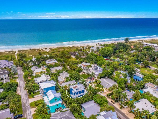 Luxury Vacation Home  Roof Top Deck, Pool, Spa Steps to Beach