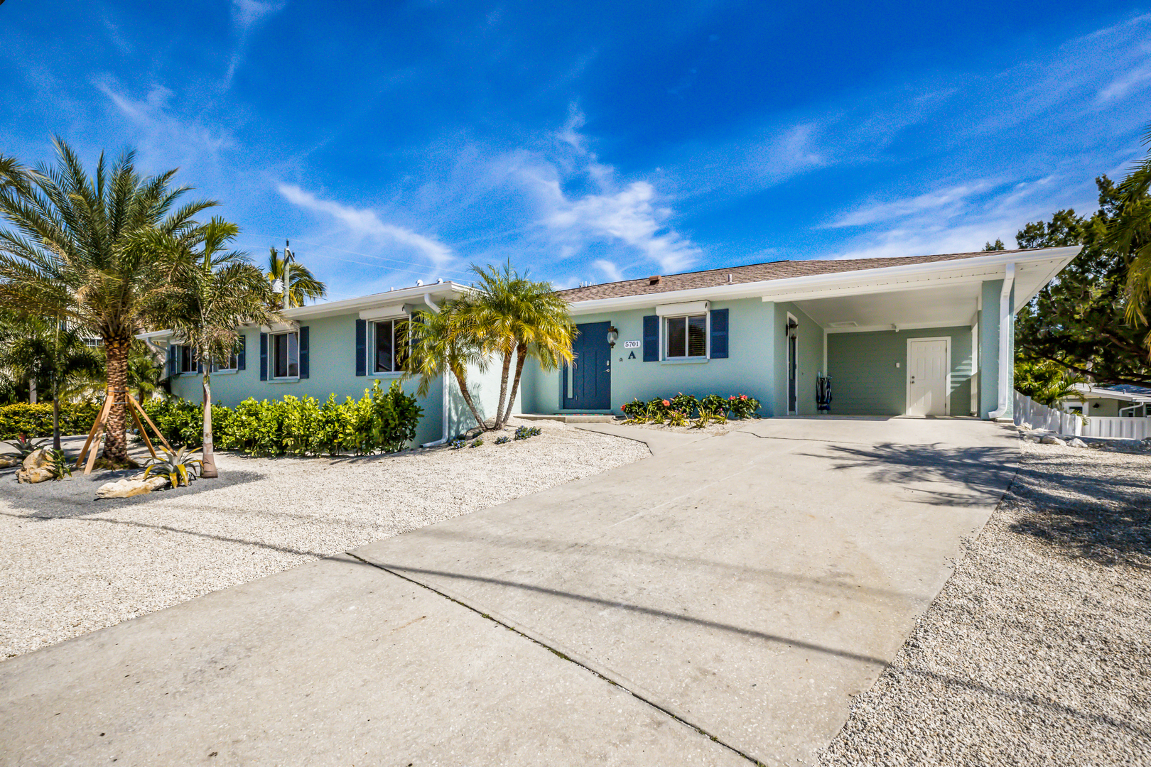 Holmes Beach Vacation Duplex Two Bedroom Walk to Beach