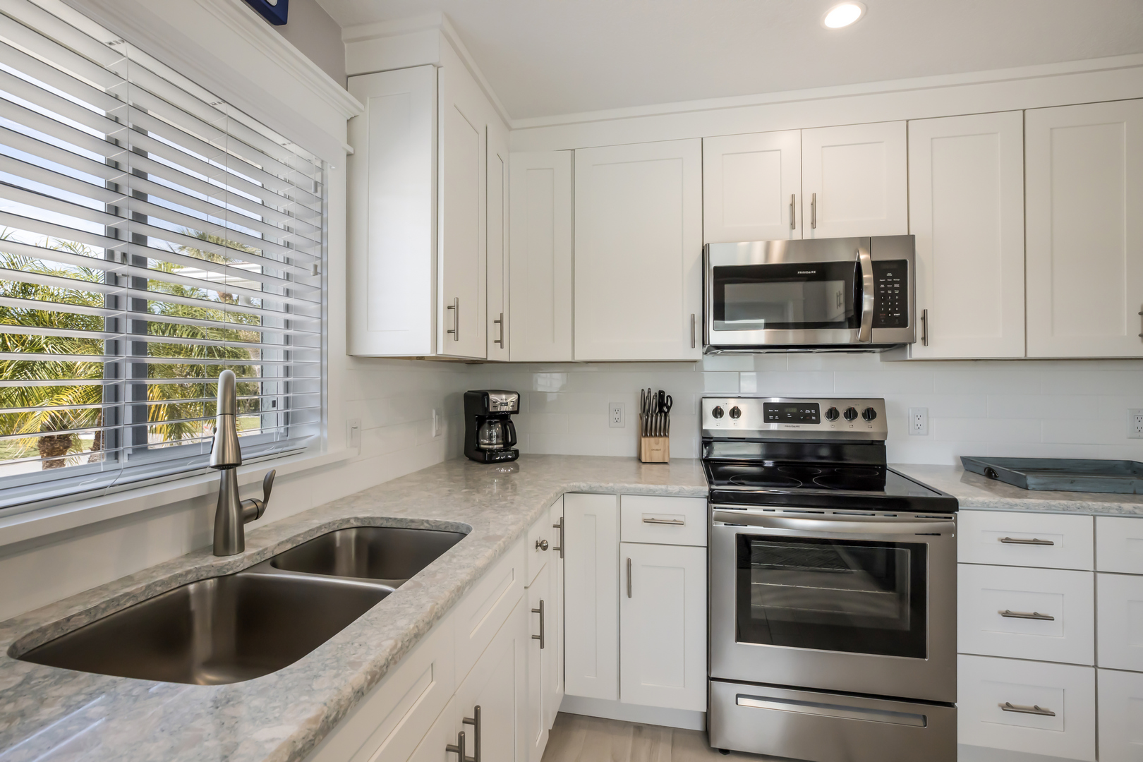 Holmes Beach Vacation Duplex Two Bedroom Walk to Beach